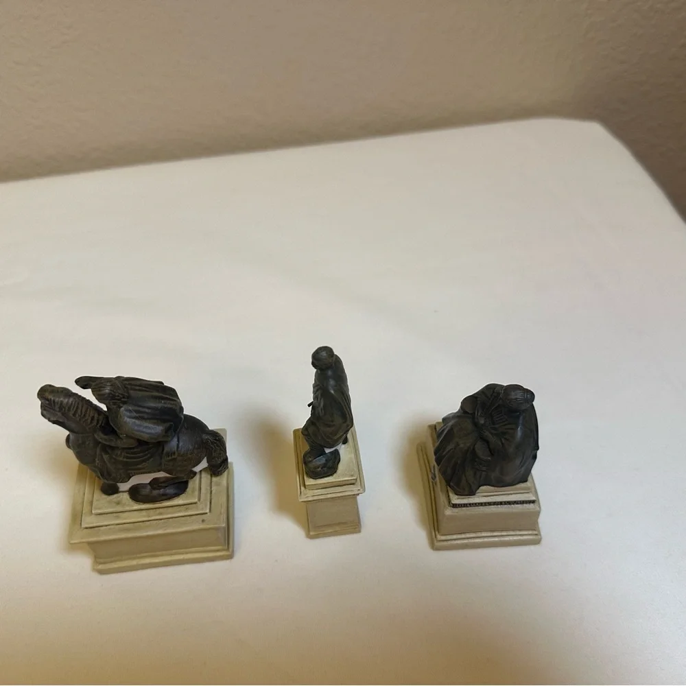 Department 56 Village Monuments Set‎ of 3 New with box #55524 Christmas Figures